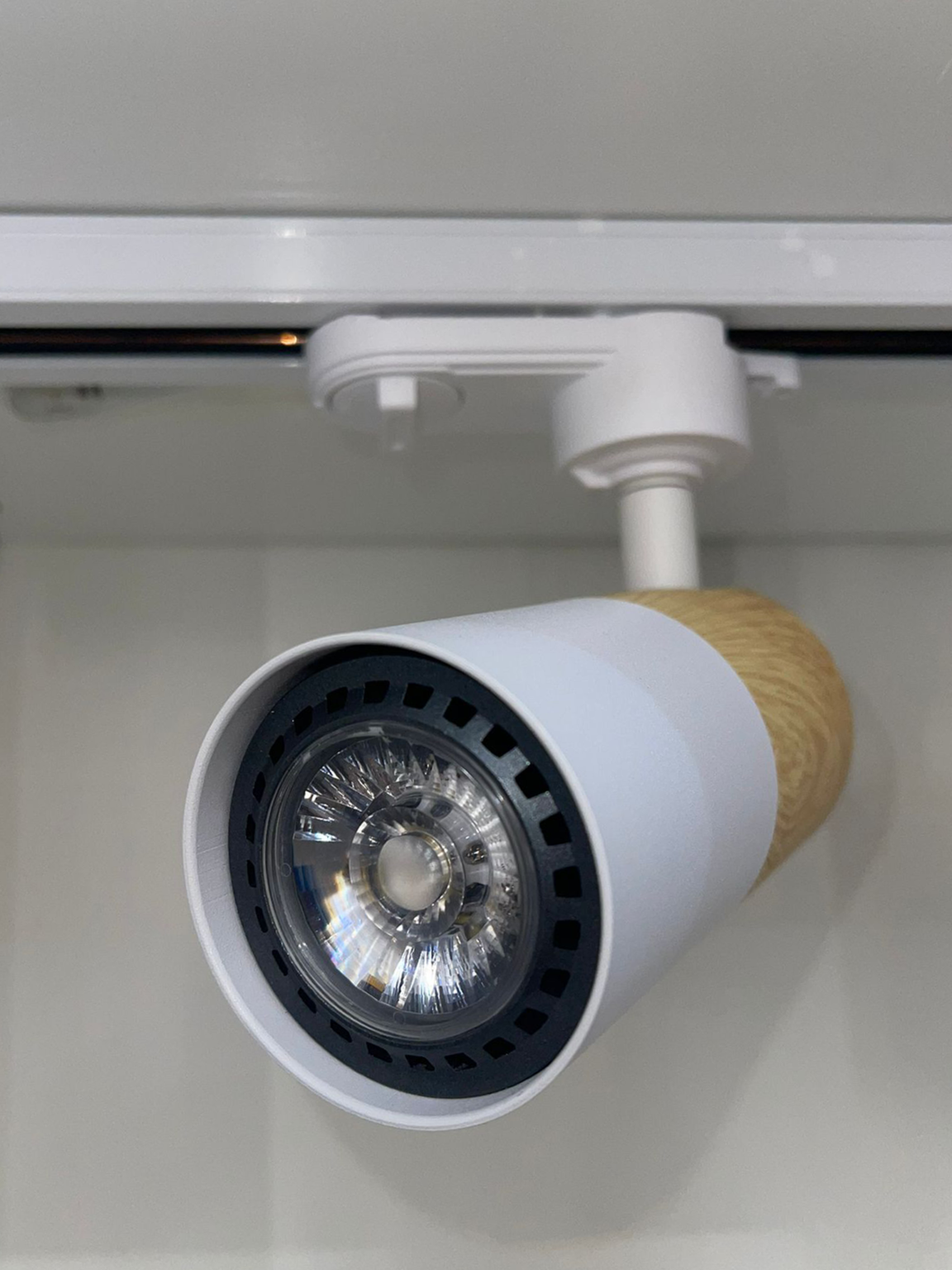 ANKUR SENTIERO GU10 7W TRACK LIGHT FOR RESIDENTIAL, RETAIL STORES AND SHOWROOMS