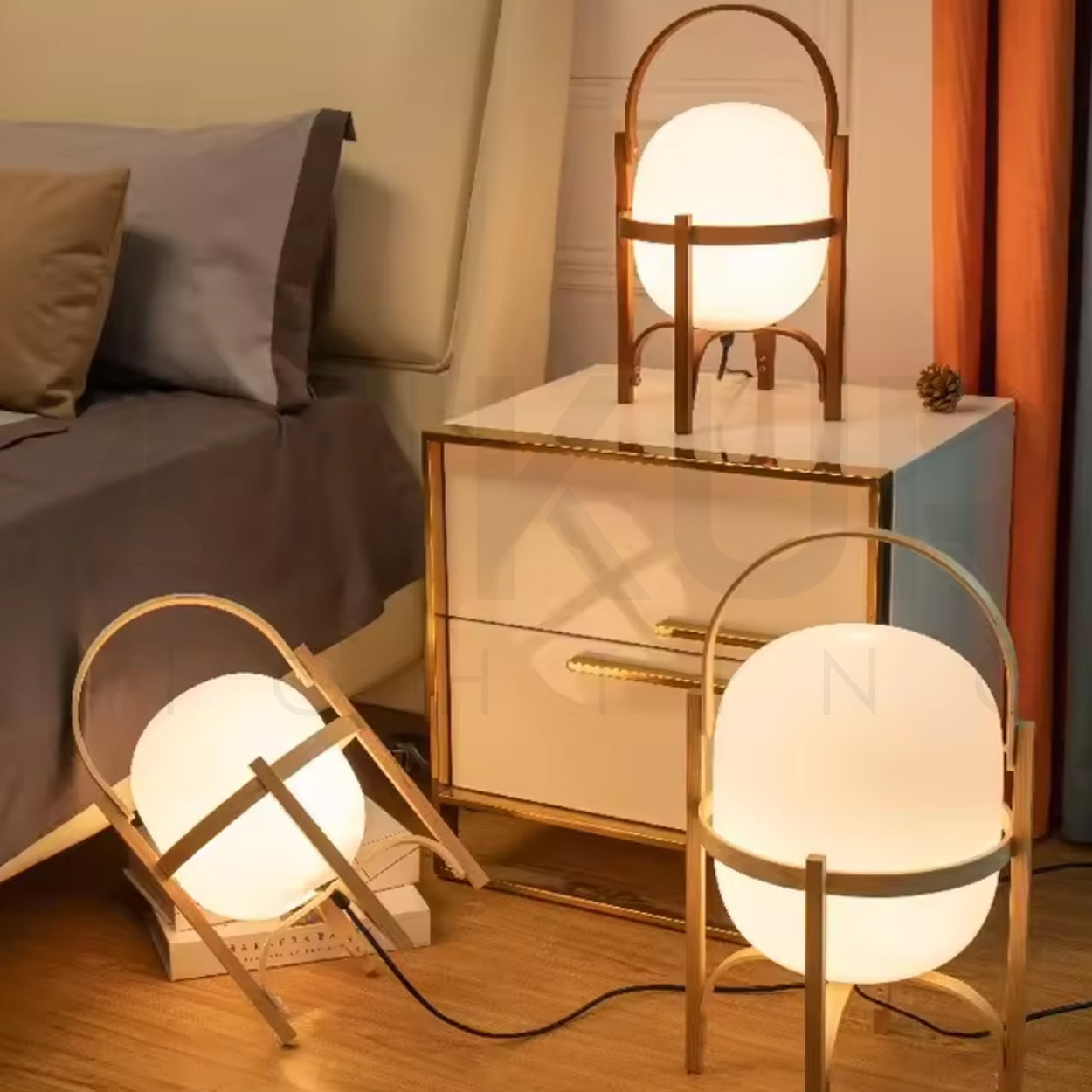 ANKUR PETAL GOLD FINISH WITH GLASS GLOBE METAL BASED DECORATIVE BEDSIDE TABLE LAMP
