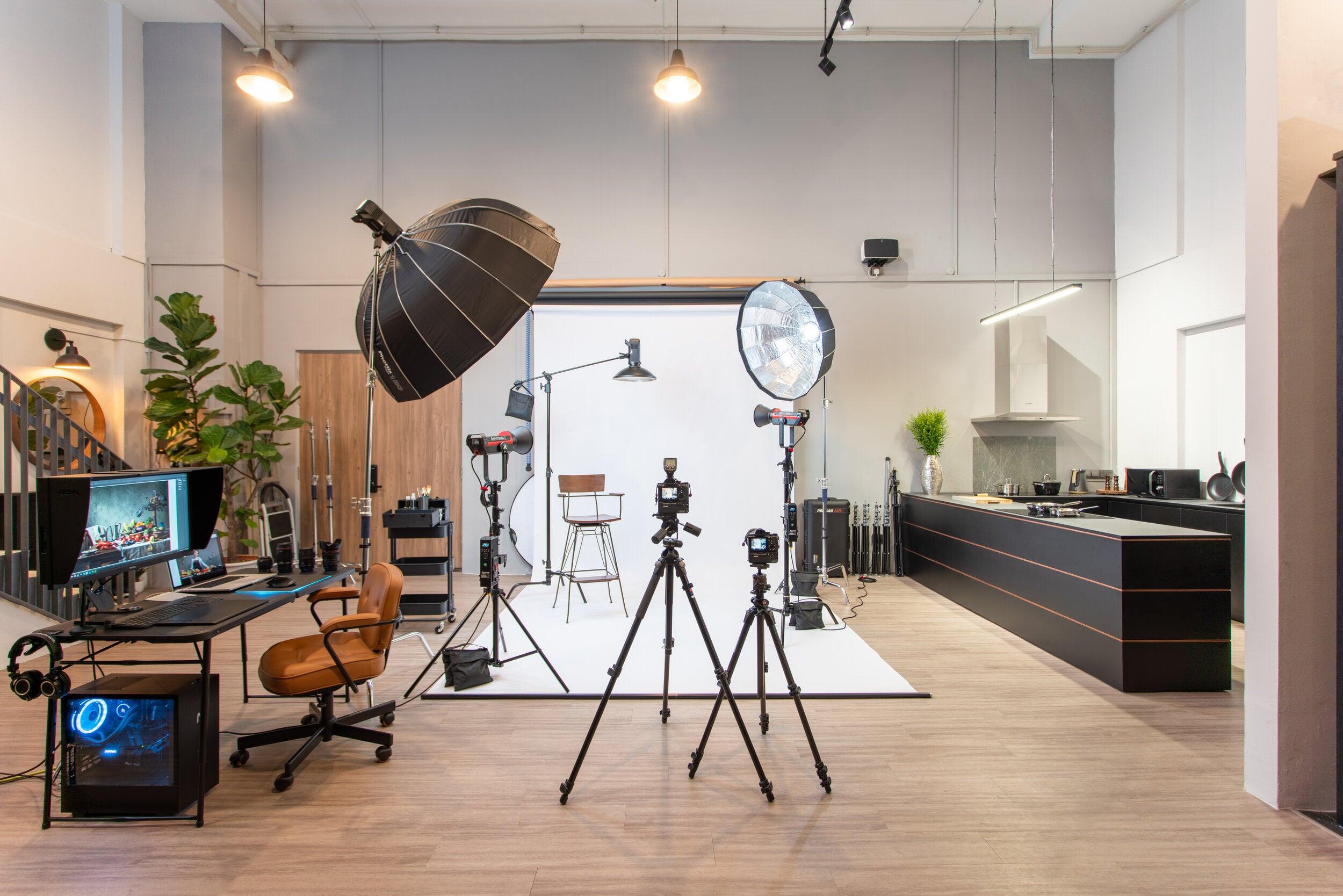 Vanity and studio essentials- A guide to professional art spaces lighting - Ankur Lighting
