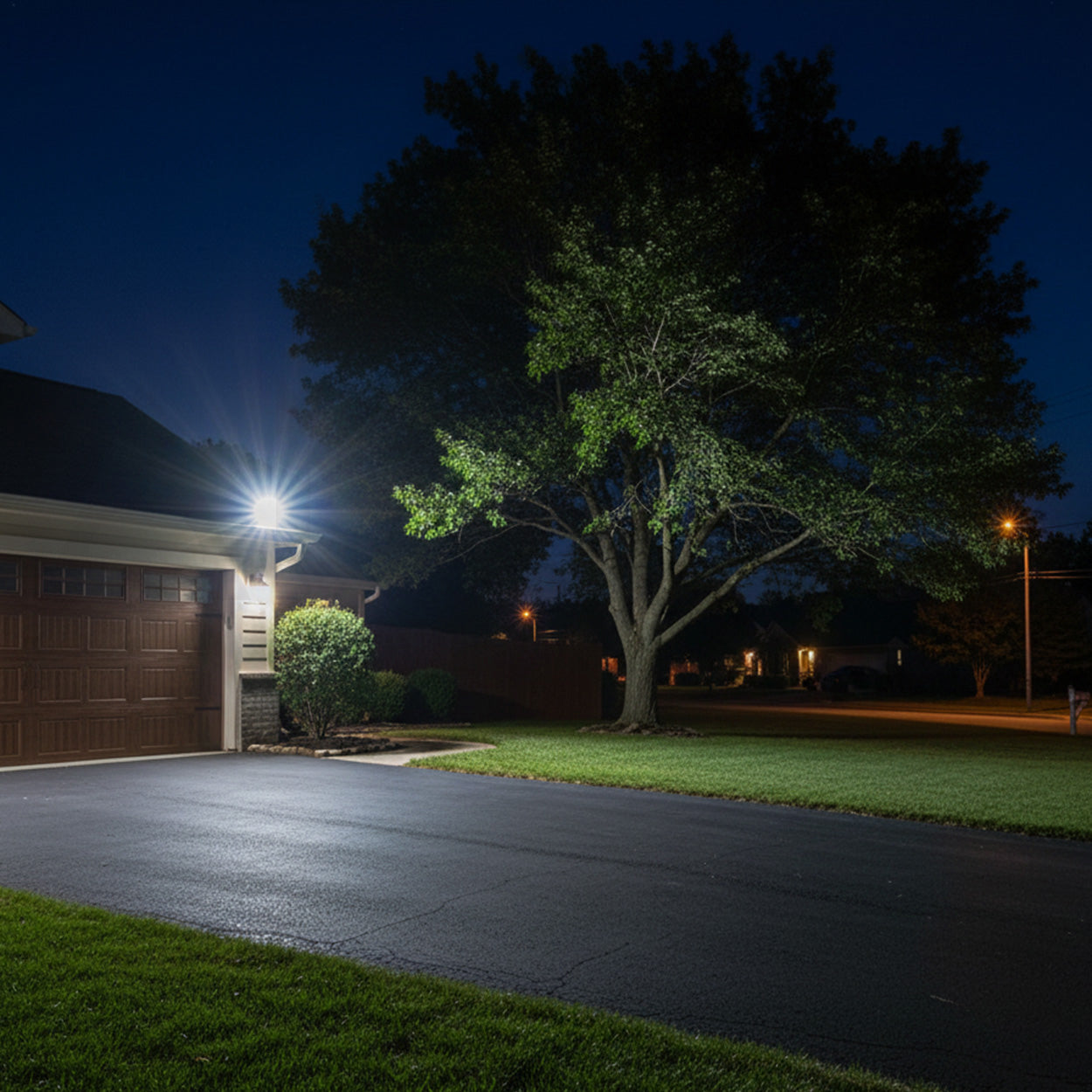 ANKUR POWERFUL AND DURABLE OUTDOOR LED FLOOD LIGHT FOR COMMERCIAL AND DECORATIVE LIGHTING