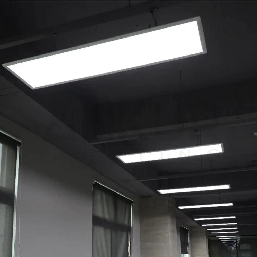 Paneles 1×4: iluminación eficiente y moderna para espacios profesionales